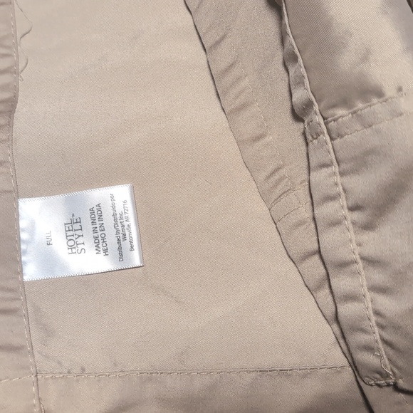 Beige Hotel Style fullsize bed sheets - Picture 4 of 4